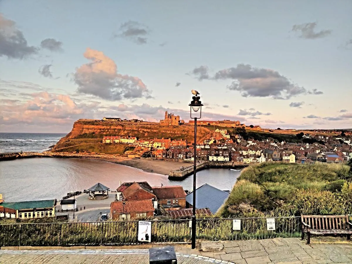 Whitby Sea View Cottage 0*,